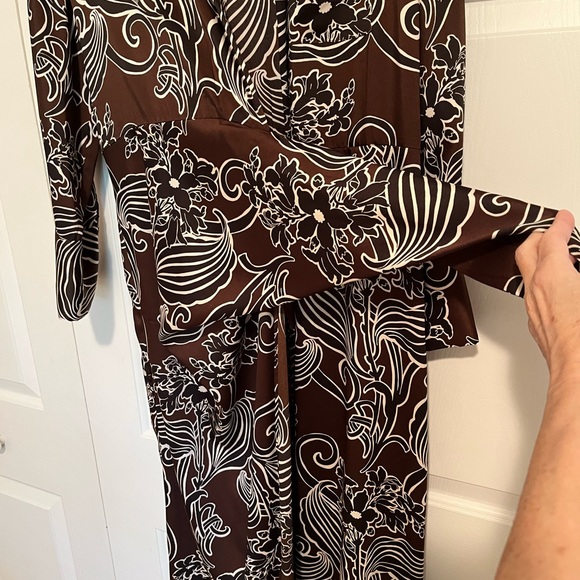 Maxi dress, lapel colar, tied self belt - Picture 3 of 5